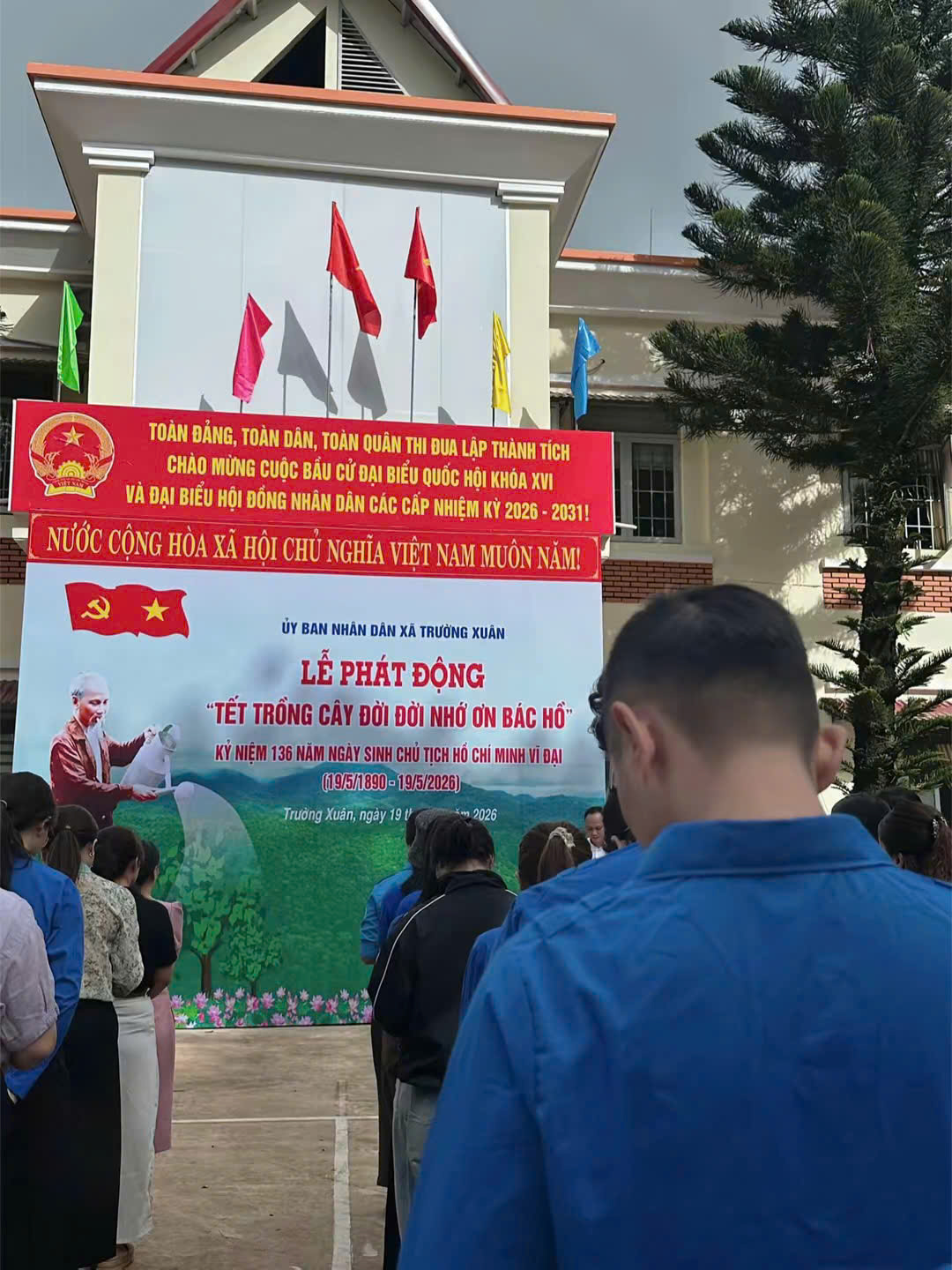 Sáng ngày 19/5/2026, Đoàn xã đã phối hợp với các địa phương, đơn vị trên địa bàn đồng loạt tổ chức ra quân hưởng ứng Lễ phát động trồng cây nhân kỷ niệm 136 năm Ngày sinh Chủ tịch Hồ Chí Minh (19/5/1890 – 19/5/2026)