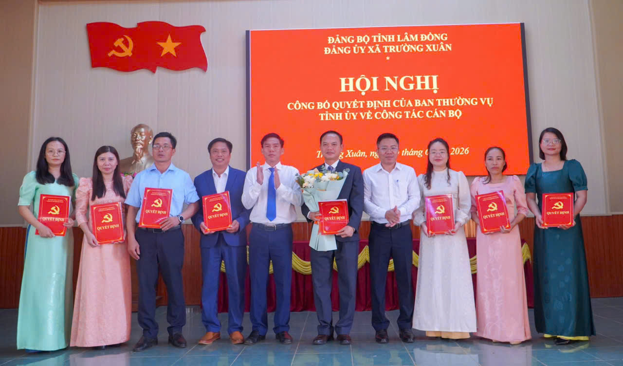 TRƯỜNG XUÂN CÔNG BỐ CÁC QUYẾT ĐỊNH VỀ SẮP XẾP CƠ SỞ GIÁO DỤC VÀ CÔNG TÁC CÁN BỘ